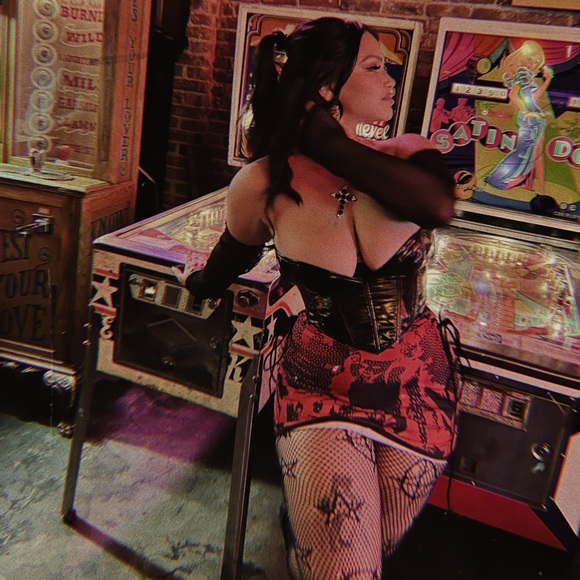 Meet your seller! 😄❤️👋 - Picture 8 of 13